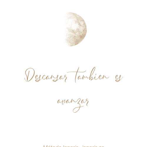 Mujer vestida de blanco sentada de espaldas sobre rocas volcánicas junto al mar, en una escena de calma y recogimiento. Imagen del Susurro 6 – El Descanso Interno, parte del ebook Susurros para volver a ti del Método Inneris.