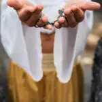 Pequeños portales: mientras te lavas el rostro