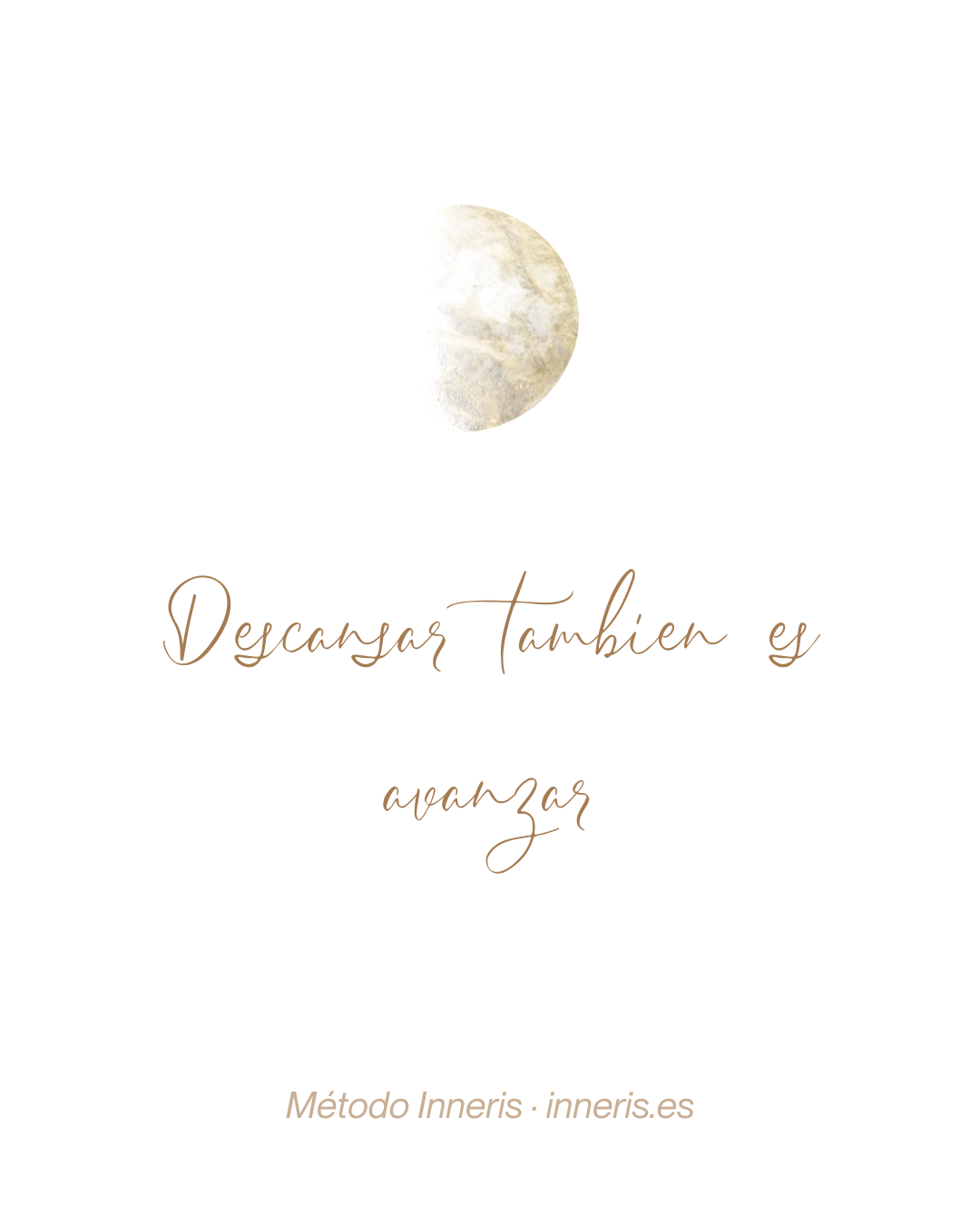 Mujer vestida de blanco sentada de espaldas sobre rocas volcánicas junto al mar, en una escena de calma y recogimiento. Imagen del Susurro 6 – El Descanso Interno, parte del ebook Susurros para volver a ti del Método Inneris.